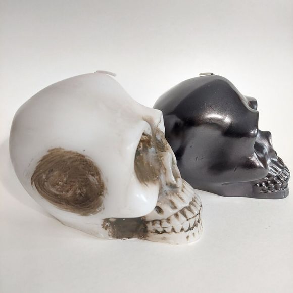 Bleeding Skull Candle Gothic Halloween Decor White & Black 2 PC Set Skel… - Picture 3 of 10